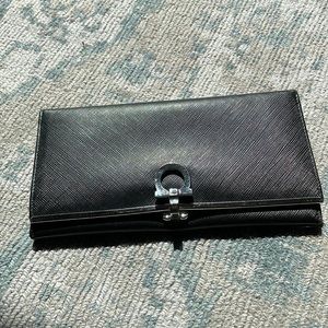 Ferragamo wallet beautiful condition